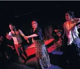  ?? ?? El flamenco tiene ya tres siglos de existencia; surgió en Andalucía por el cruce de diferentes culturas.