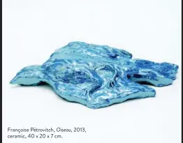  ??  ?? Françoise Pétrovitch, Oiseau, 2013, ceramic, 40 x 20 x 7 cm.