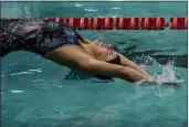  ?? PHOTO BY PETER BICK ?? Laura Val, a Santa Clara resident who swims for Tamalpais Aquatic Masters, was named as Swimming World Magazine’s Masters Swimmers of the year for the 14th consecutiv­e time.