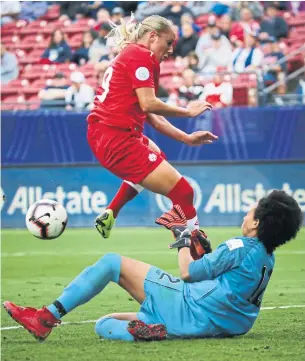  ?? ANDY JACOBSOHN THE ASSOCIATED PRESS ?? Canadian sub Adriana Leon buzzed Panama’s net in the second half, beating goalkeeper Farissa Cordoba twice in Sunday’s CONCACAF semifinal at Toyota Stadium.