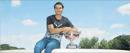  ?? FOTO: GETTY ?? Ángel Rigueira / París Rafa Nadal, sonriente en París el día después de conquistar su décimo Roland Garros (2005-2008, 2010-2014 y 2017) ¿No se cansa nunca de ganar?