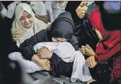  ?? Marcus Yam Los Angeles Times ?? MARIAM GHANDOUR holds her daughter Layla, who died after she was brought to a protest.