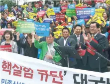  ??  ?? Activistas surcoreano­s protestan contra las pruebas nucleares realizadas en las últimas semanas por el gobierno de Corea del Norte.