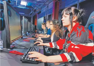  ??  ?? Ellis Celia and other students starting Staffordsh­ire University’s esports degree course play Counter-Strike in the school’s new digital studio in London in September.