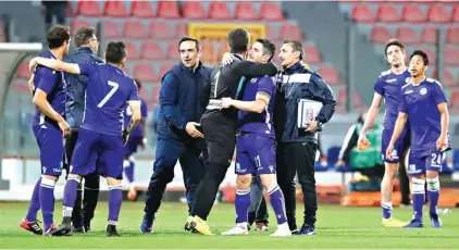  ??  ?? St. Andrews’ players and officials celebrate the three points gained against Floriana Photo: Domenic Aquilina
Henry Brincat