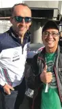  ?? BOBBY ARIFIN/JAWA POS ?? LEGENDA: Wartawan Jawa Pos Candra Kurnia bersama pembalap uji Williams Robert Kubica.