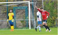  ?? Foto: Peter Kleist ?? Er möchte auch gegen den BC Aichach wieder Grund zum Jubeln haben: Friedbergs Mittelfeld­spieler Simon Bunk. SV Feldheim – BC Rinnenthal