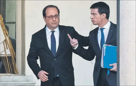 ?? MICHEL EULER / AP ?? Manuel Valls (derecha) ha estado tentado de presentars­e contra el presidente Hollande en las primarias del Partido Socialista