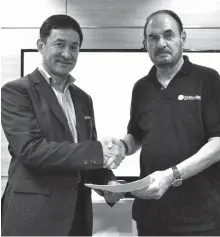  ??  ?? Philab Holdings Corp. chairman and president Hector Thomas Navasero (left) and MyDocNow CEO Hugh McClung team up in providing more accessible healthcare services for the Filipino community through telemedici­ne.