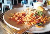  ?? LAUREN DELGADO/STAFF ?? 1803 Pizza/Kitchen plates up pasta classics, such as beef bolognese linguini, pizza, salads and sandwiches.