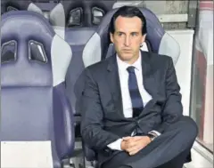  ??  ?? CRÍTICAS. Emery, muy serio, en el banquillo de Toulouse.