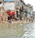 ??  ?? Calle inundada en La Habana.