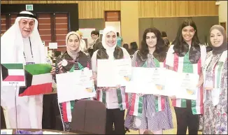  ?? KUNA photo ?? The Kuwaiti students who won five medals and their handlers.