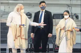  ??  ?? Prime Minister Narendra Modi with West Bengal chief minister Mamata Banerjee at Victoria Memorial Hall in Kolkata on Saturday.