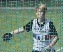  ??  ?? Donovan Capes in discus action.