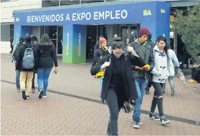  ?? Guadalupe Lombardo ?? Los jóvenes son los que encuentran mayores dificultad­es para su inserción laboral.