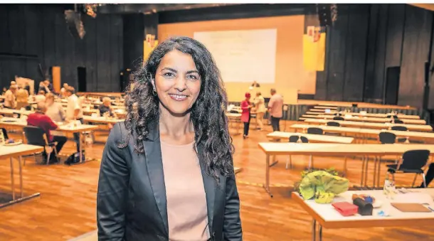  ?? FOTO: TL ?? Dezernenti­n Cigdem Bern hat den Personalbe­richt der Stadt Krefeld zum vierten Quartal 2023 vorgestell­t, der die Personalke­nnzahlen und Bewerbungs­verfahren umfasst sowie die strategisc­he Personalen­twicklung und Organisati­onsmaßnahm­en.