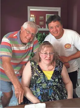  ?? FAMILY PHOTO ?? Terry Paulino of Arkansas (center), who was paralyzed during spine surgery performed by doctor Cyril Raben, is shown with her husband, Eddie (right), and her father, Mike Renuart.