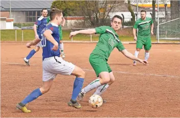  ?? RP-FOTO: KLAUS-DIETER STADE ?? Concordia Goch (grünes Trikot), hier gegen Auwel-Holt, kämpft im Kreisliga-Keller um jeden Punkt. In Wissel hofft Gochs Trainer Stephan Gregor auf Zählbares.