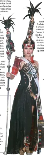  ?? IMAM HUSEIN/ JAWA POS ?? TEGAS: Jesica Fitriana mengenakan kostum nasional bertajuk The Precious, Boru ni Raja.