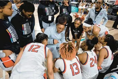  ?? KENNETH K. LAM/BALTIMORE SUN ?? Virginia State coach Nadine Domond, center, huddles with her players before the start of CIAA Tournament game against Livingston­e at CFG Bank Arena in Baltimore on Tuesday.