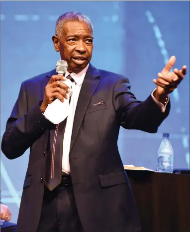  ?? RECORDER PHOTO BY CHIEKO HARA ?? Mayor Milt Stowe, who received a heart transplant on Easter Sunday, shared how his faith helped him through the experience Sunday, June 17, at Portervill­e Church of the Nazarene.