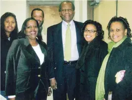  ?? ?? Members of Miami-born actor Sidney Poitier’s family in 2007 in Atlanta. From left, Alexandria Poitier, Bernadette Poitier, Dr. Joseph W. Poitier Jr., Sidney Poitier, Joni Poitier and Arleen Poitier.