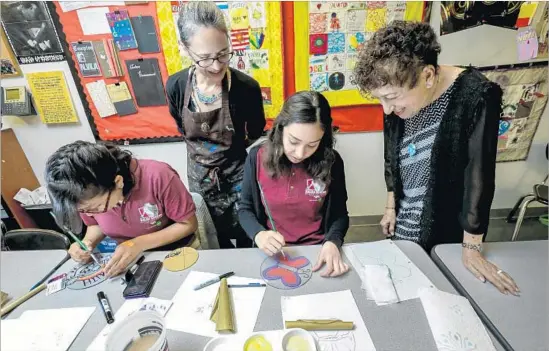  ?? Photograph­s by Irfan Khan Los Angeles Times ?? THROUGH the Museum of the Holocaust’s Share Our Stories program, Gabriella Karin, right, visits Animo Ralph Bunche High to talk about her youth in Slovakia.