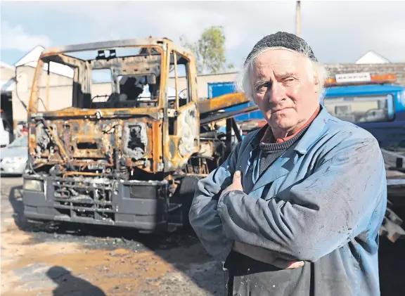  ?? Picture: Mhairi Edwards. ?? Businessma­n Bob Coote beside the burned-out remains of his recovery vehicle at his Leven garage.