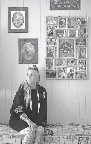  ?? SAUL YOUNG/ USA TODAY NETWORK ?? Kari Ide sits at her home in Maryville, Tenn., on Feb. 27 with a collage of family photograph­s. Ide sent her mother’s remains to someone who said they would turn the ashes into a painting, but it was a scam. Her mother, Kathy Jones, died in July 2021.