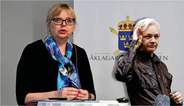  ?? Bild: Jessica Gow/tt/infälld bild: Frank Augstein/tt/arkiv ?? Vice överåklaga­re Eva-marie Persson lägger ner förundersö­kningen mot Julian Assange – bevisninge­n håller inte för åtal, påpekar hon.