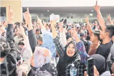  ?? ?? Indonesian­s casting their votes early for the Presidenti­al Election at the World Trade Centre in Kuala Lumpur. A total of 832,420 Indonesian­s in the country have registered to vote at six voting centres. — Bernama photo