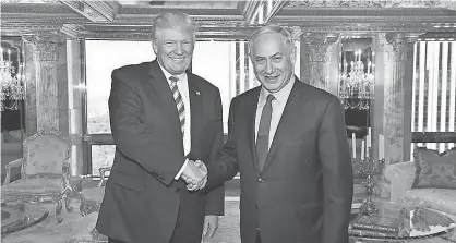  ?? KOBI GIDEON, GOVERNMENT PRESS OFFICE HANDOUT, EPA ?? Donald Trump greets Israeli Prime Minister Benjamin Netanyahu at Trump Tower in New York, on Sept. 25.