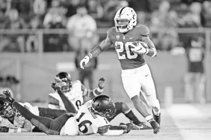  ?? KYLE TERADA/USA TODAY SPORTS ?? Stanford running back Bryce Love (20), who averaged 8.1 yards per carry last season, was held to a 1.6-yard average by San Diego State in the season opener.