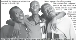  ??  ?? Winner Simon Mpuyazi flflanked by runners up, Alfred Jobe (L) and Lucky Mdenge (R)