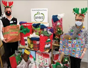  ?? Westside Weekly ?? BARB AGUIAR/
Cory Muir, store manager at the Westbank London Drugs, and Karen Northcott, coordinato­r of volunteers with the Westside Health Network Society, with a portions of some of the Stocking Stuffers for Seniors donations that will be going out to seniors in our community.