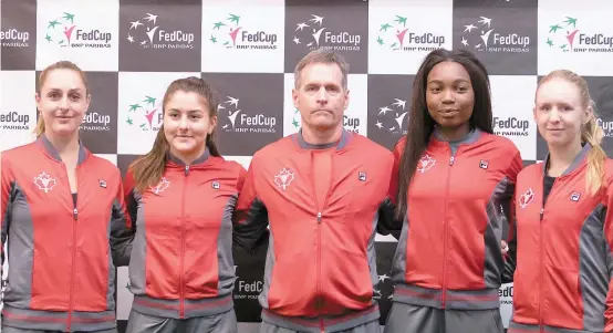  ??  ?? Le capitaine de l’équipe canadienne de Coupe Fed, Sylvain Bruneau, pourra compter cette fin de semaine sur Gabriela Dabrowski, Bianca Andreescu, Françoise Abanda et Katherine Sebov.