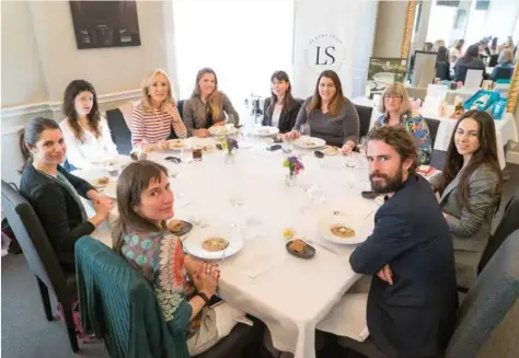  ??  ?? A la comida han asistido representa­ntes de las firmas de belleza que forman parte de Luxury Spain junto a las directivas de los medios de prensa más prestigios­os del sector.
