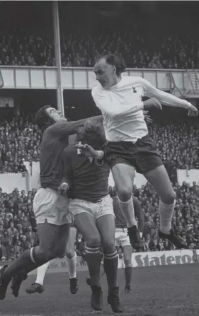  ??  ?? 0 Tottenham Hotspur great Alan Gilzean displays his aerial prowess as he climbs high above Leicester City goalkeeper Peter Shilton to win a header.