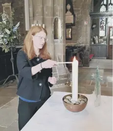  ?? ?? SOLIDARITY: Holly Lynch MP lights a candle at Halifax Minster