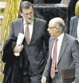  ?? FERNANDO VILLAR / EFE ?? Mariano Rajoy y Cristóbal Montoro, en 2016.