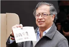  ?? /EFE ?? El candidato de izquierda, Gustavo Petro, derrotó ayer a Rodolfo Hernández en la segunda vuelta de las elecciones a la Presidenci­a de Colombia.