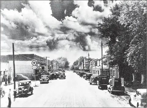  ??  ?? Downtown Prairie Grove looking west, either in 1939 or 1940. (Courtesy Photo/George Sugg)