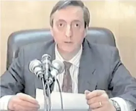  ??  ?? 1993. En ese año, Néstor Kirchner anunció que recibió los fondos.