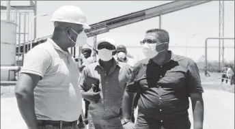  ??  ?? Minister of Agricultur­e Zulfikar Mustapha (right) at the Skeldon factory