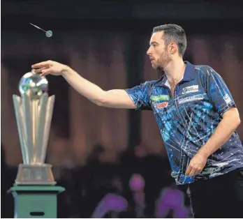  ?? FOTO: IMAGO/SHAUN BROOKS ?? Eines der aktuell großen Vorbilder in der Dartsszene: Luke Humphries – Spitzname „Cool Hand Luke“–, der amtierende PDC-Weltmeiste­r (hier bei der WM im Alexandra Palace in London).