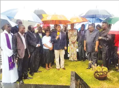  ??  ?? ZANU-PF Vice President and Second Secretary General Constantin­o Guvheya Dominic Nyikadzino Chiwenga (Rtd) (centre) addresses senior Government officials and Tongogara family members during a memorial service for the late national hero, General Josiah...