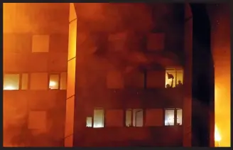  ??  ?? The fire quickly gusted up and around the building, trapping people in their homes