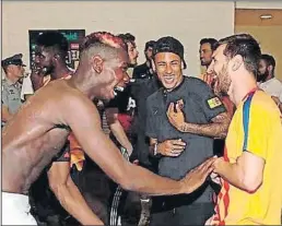  ?? FOTO: INSTAGRAM POGBA ?? Pogba y Messi ríen con Neymar tras un Barça-United en julio de 2017