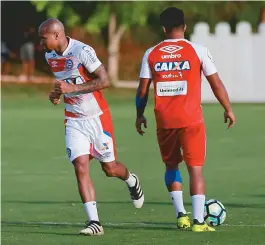  ??  ?? Wellington Silva treina com bola e está perto de retornar ao time tricolor